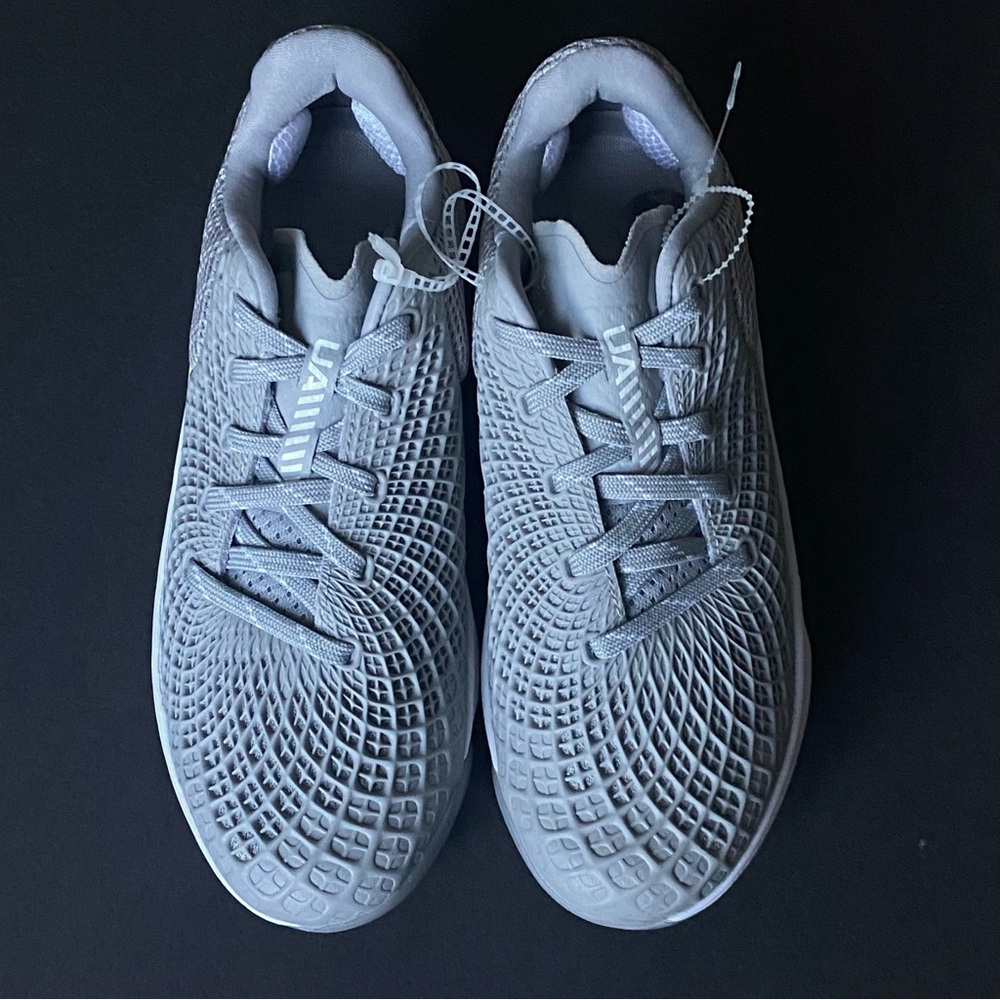Under Armour women’s Glide Metallic Gray Softball Cleats‎ - Picture 3 of 10